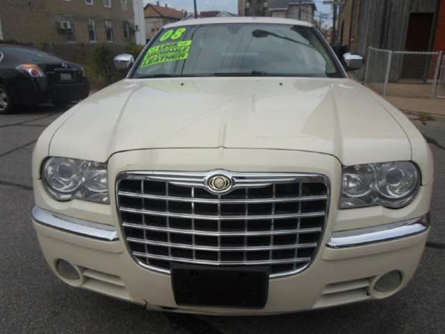 2008 Chrysler 300 C HEMI 4dr Sedan